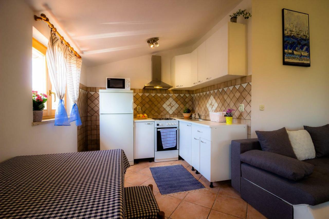 Apartment Helena Pula Buitenkant foto